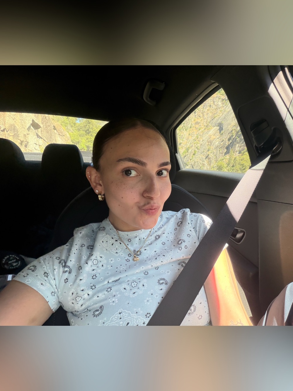 Hey!!! I’m Em! 🥰 - Picture 4 of 10
